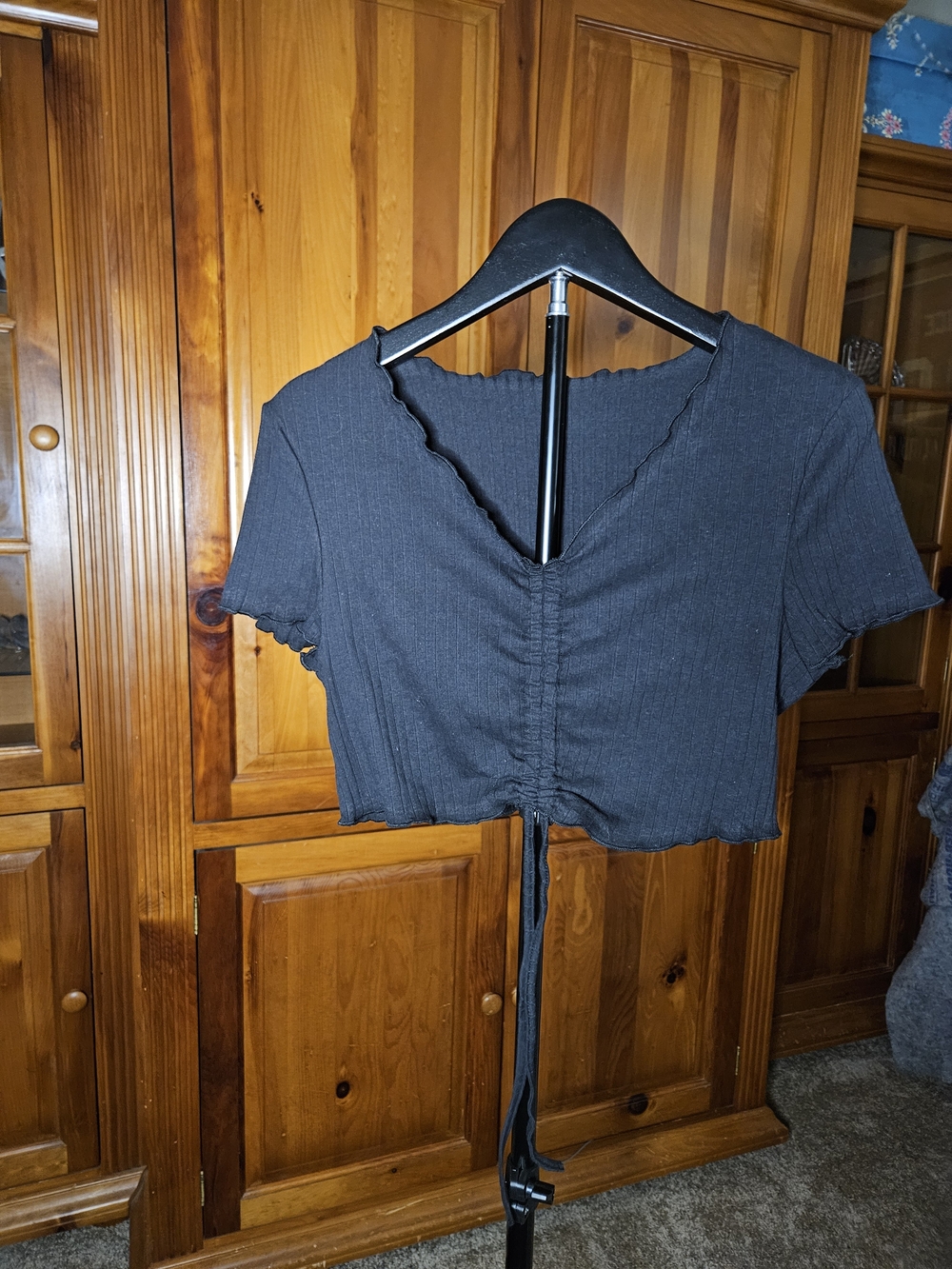 SHEIN Black Ribbed Ruched Front Crop Top - Picture 2 of 6